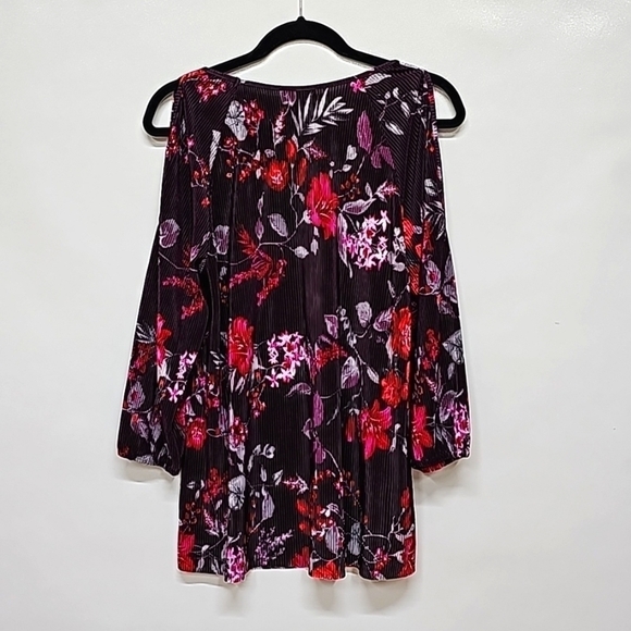 Dress Barn fortuny pleat, cold shoulder, floral blouse - Picture 7 of 7